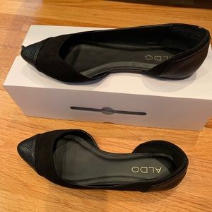 Perfect condition black flats